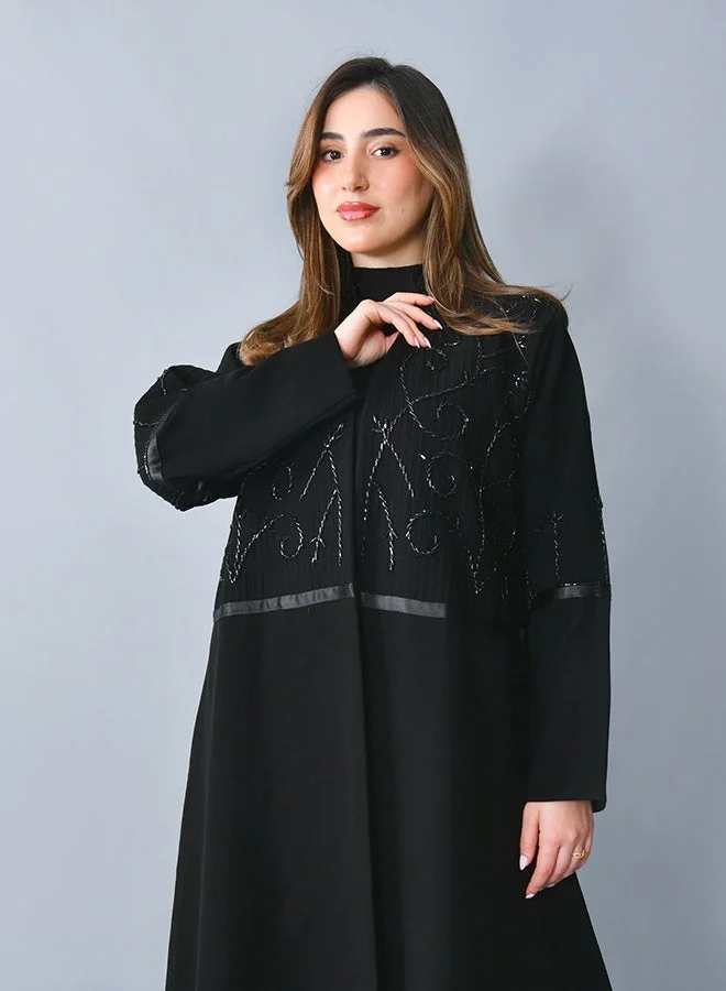 HAWRAA ABAYA Elegant abaya with a fluid semi-flared (half-cloche) silhouette, adorned with delicate beadwork